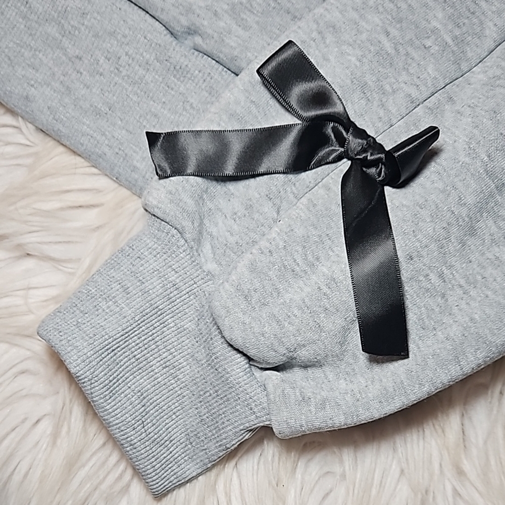 Coquette Ribbon Crewneck - Picture 6 of 7